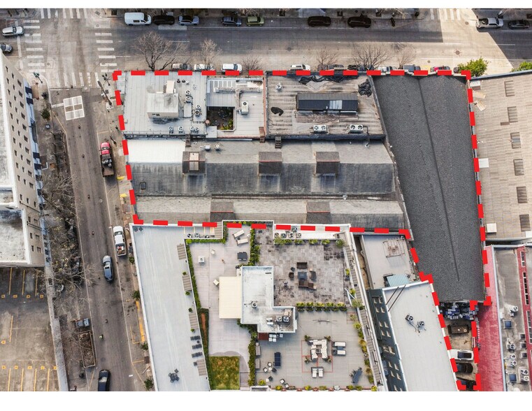 SIGNATURE MIXED-USE PROPERTY - FOR SALE portefeuille de 3 biens à vendre sur LoopNet.fr - Photo de l’immeuble – Image 3 sur 37