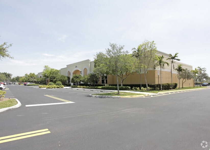 11650 Miramar Pky, Miramar, FL à louer - Photo de l’immeuble – Image 1 sur 19