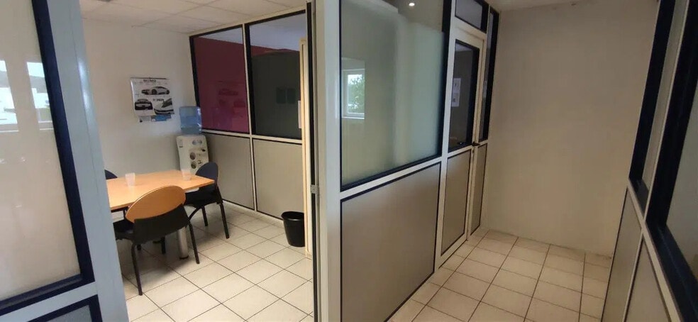 Bureau dans SAINT-VIGOR-D'YMONVILLE à louer - Photo de l’immeuble – Image 2 sur 4