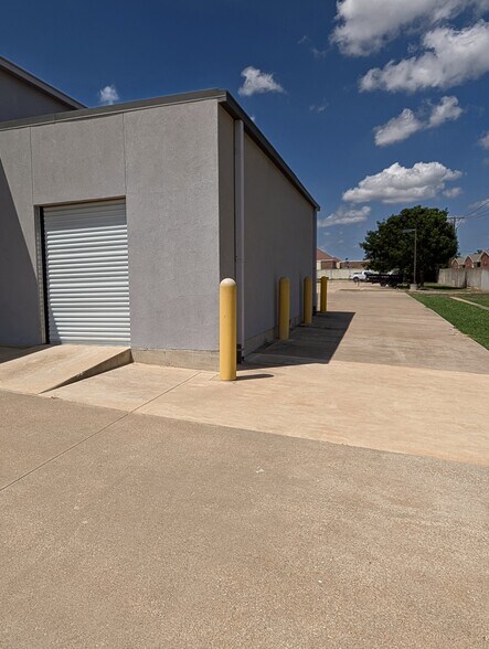 817 S Greenville Ave, Allen, TX à louer - Photo de l’immeuble – Image 3 sur 8