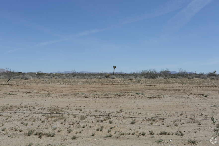 Adelanto Rd, Adelanto, CA à louer - Photo principale – Image 1 sur 11