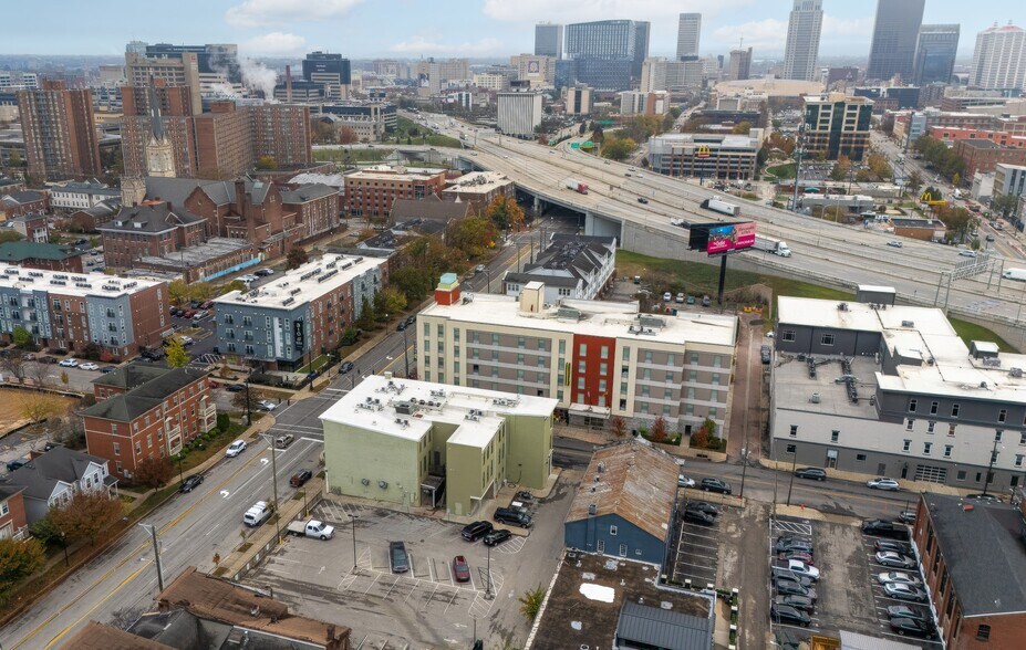 601 E Jefferson St, Louisville, KY à louer - Photo de l’immeuble – Image 3 sur 9