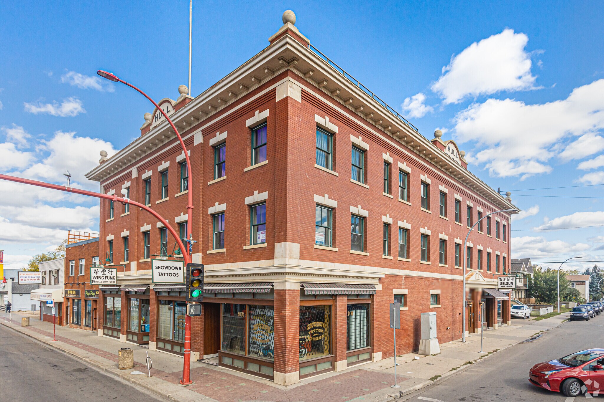 10601 97th St NW, Edmonton, AB à vendre Photo principale– Image 1 sur 23