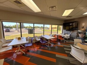 20 Colonnade Rd, Ottawa, ON à vendre Photo intérieure– Image 2 sur 4