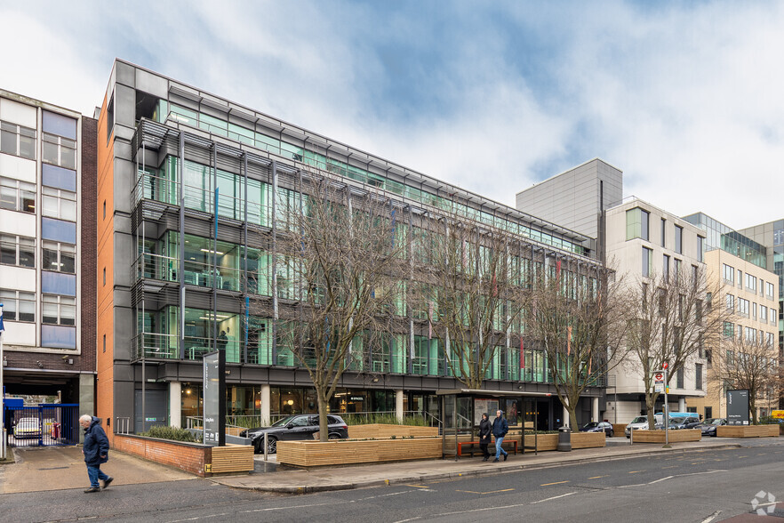 71-75 Uxbridge Rd, Londres à louer - Photo de l’immeuble – Image 1 sur 13