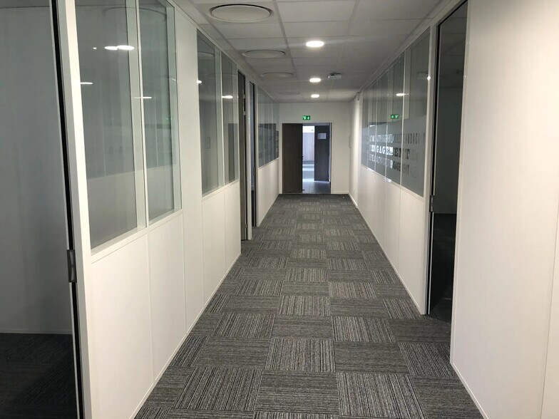 Local d’activités dans Dardilly à louer - Photo intérieure – Image 3 sur 7