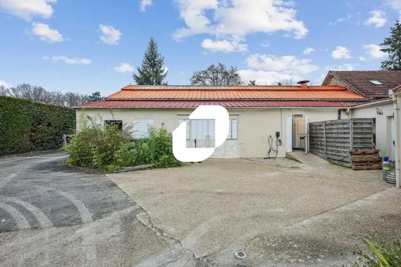 Local d'activités dans Clairefontaine-en-Yvelines à vendre - Photo de l’immeuble – Image 2 sur 11