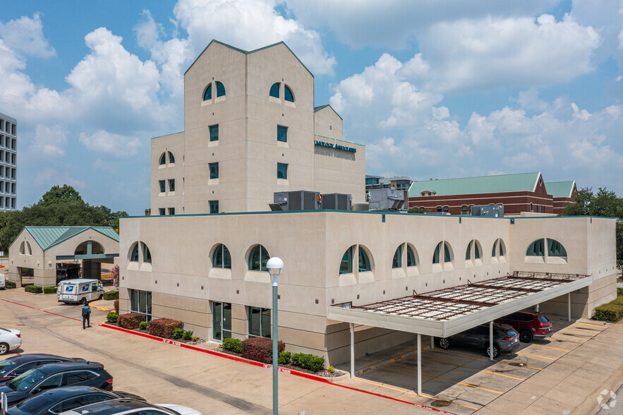 1201 Summit Ave, Fort Worth, TX à louer - Photo de l’immeuble – Image 3 sur 7