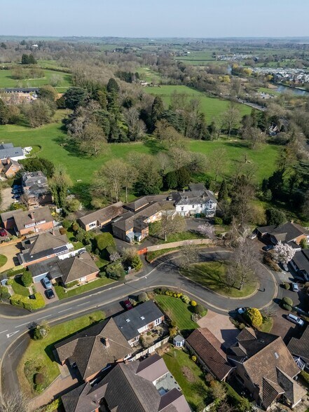 2 Cedar Close, Stratford Upon Avon à vendre - Photo de l’immeuble – Image 3 sur 9
