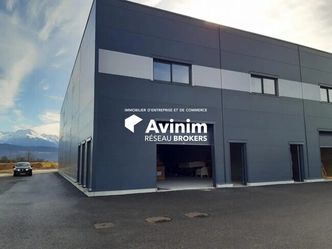 Plus de détails pour Local d’activités à vendre