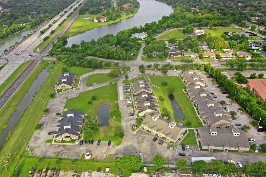 134 Eldridge Rd, Sugar Land, TX à louer - Photo de l’immeuble – Image 3 sur 52