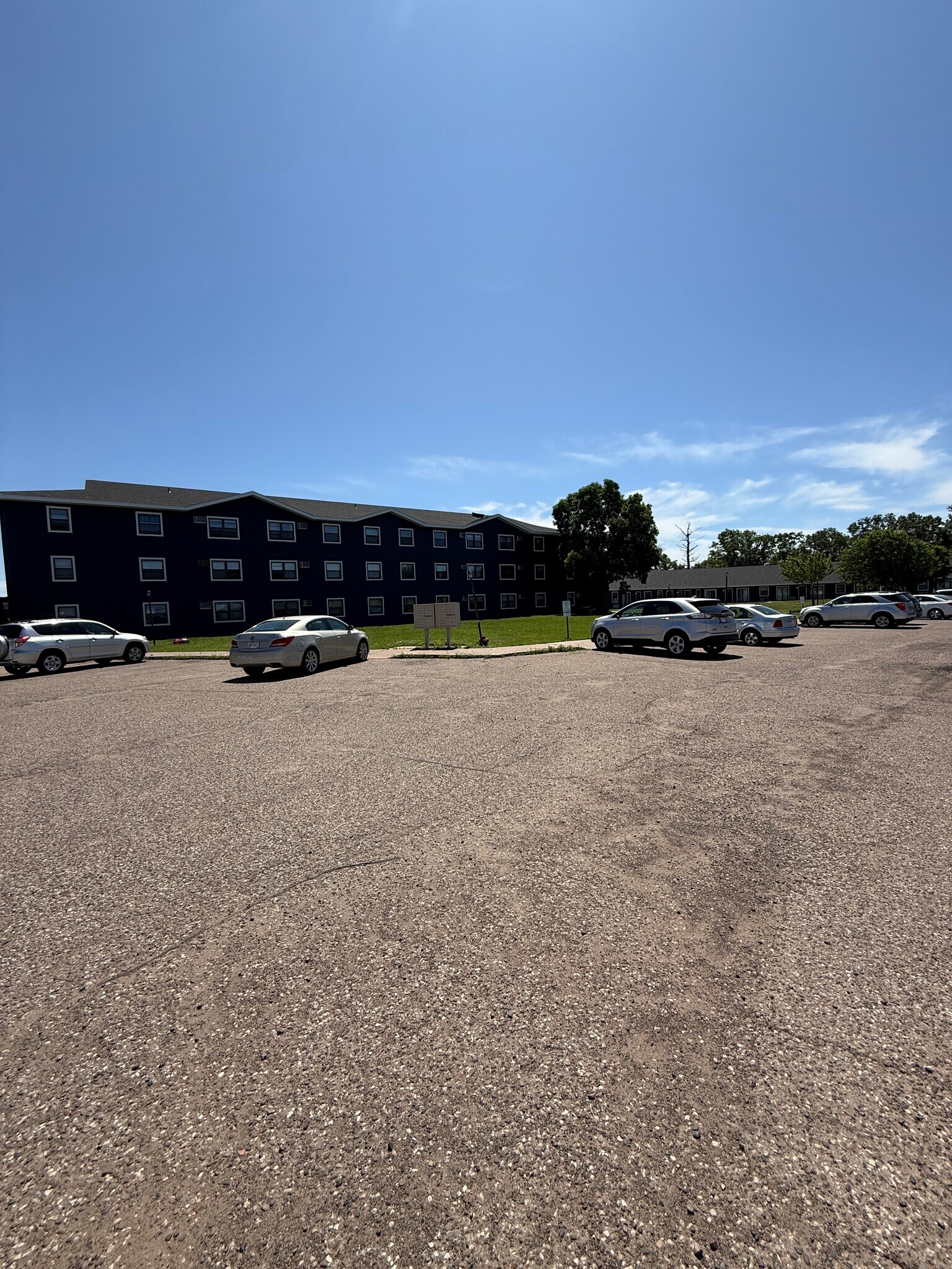 350-360 E Birch Ave, Barron, WI à vendre Photo de l’immeuble– Image 1 sur 14