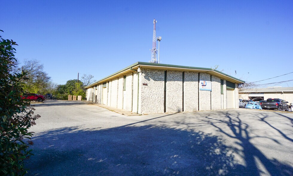 1500 Chisholm Trail Rd, Round Rock, TX à louer - Photo de l’immeuble – Image 2 sur 14