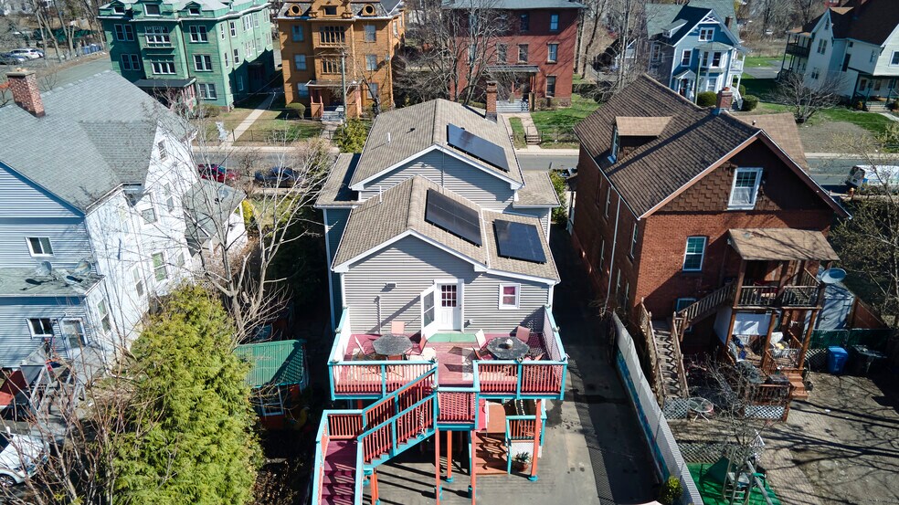 39 Capen St, Hartford, CT à vendre - Photo de l’immeuble – Image 2 sur 35