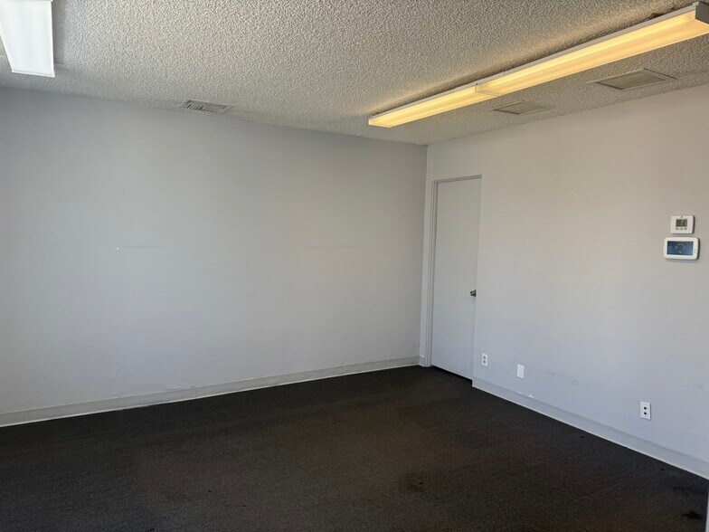 1202 E Edna Pl, Covina, CA à louer - Photo de l’immeuble – Image 3 sur 34