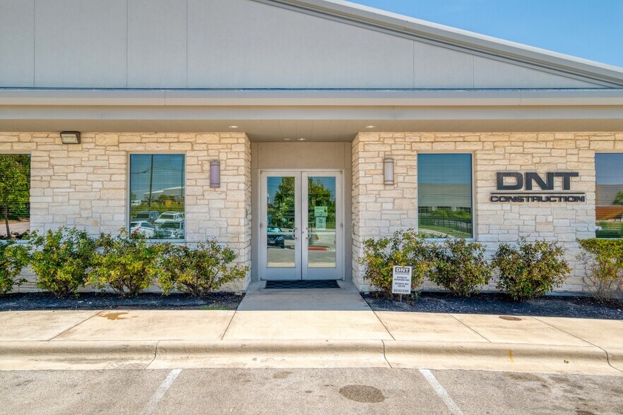 2300 Picadilly Dr, Round Rock, TX à louer - Photo de l’immeuble – Image 2 sur 28