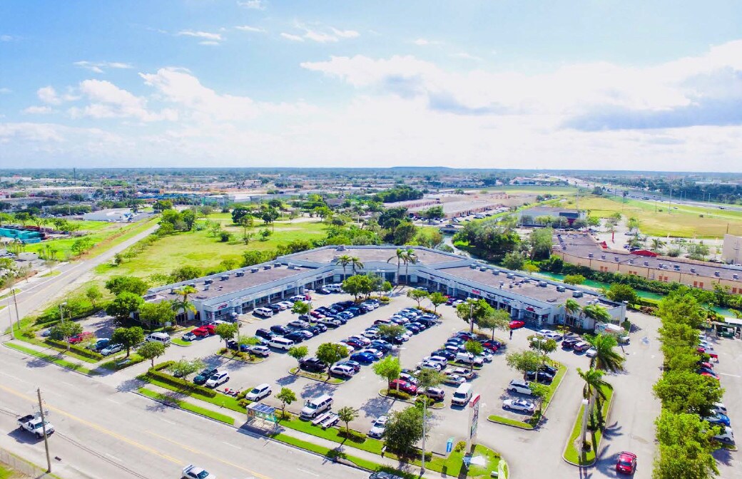 10900-10954 SW 184th St, Miami, FL à louer Photo principale– Image 1 sur 11