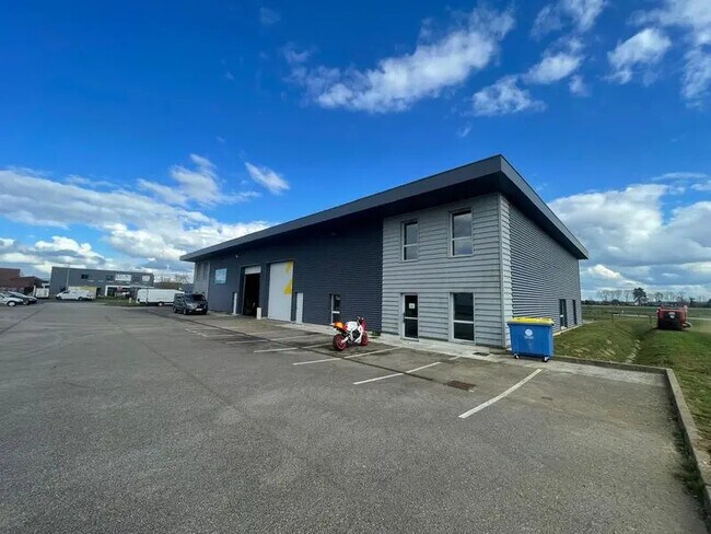 Plus de détails pour Bureau, Local d'activités à louer