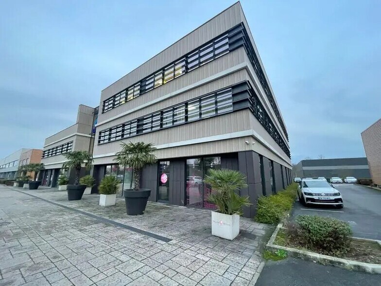 Bureau dans Bussy-Saint-Martin à louer - Photo de l’immeuble – Image 2 sur 20
