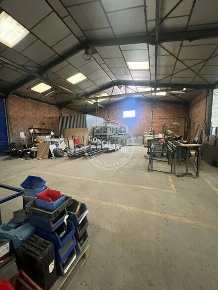 Industriel/Logistique dans Gargas à vendre - Photo de l’immeuble – Image 2 sur 5