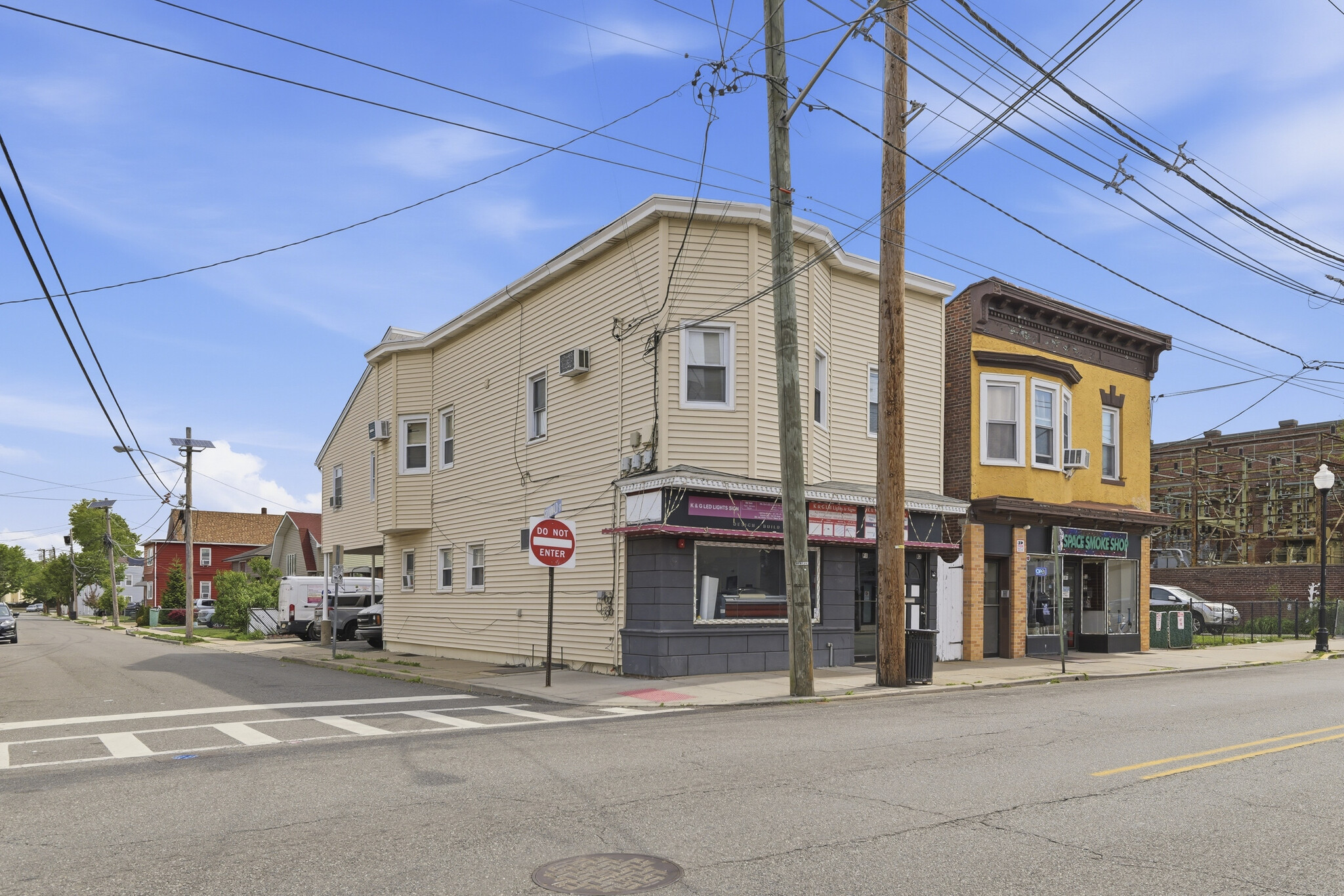 598 Van Houten Ave, Clifton, NJ à vendre Photo principale– Image 1 sur 30