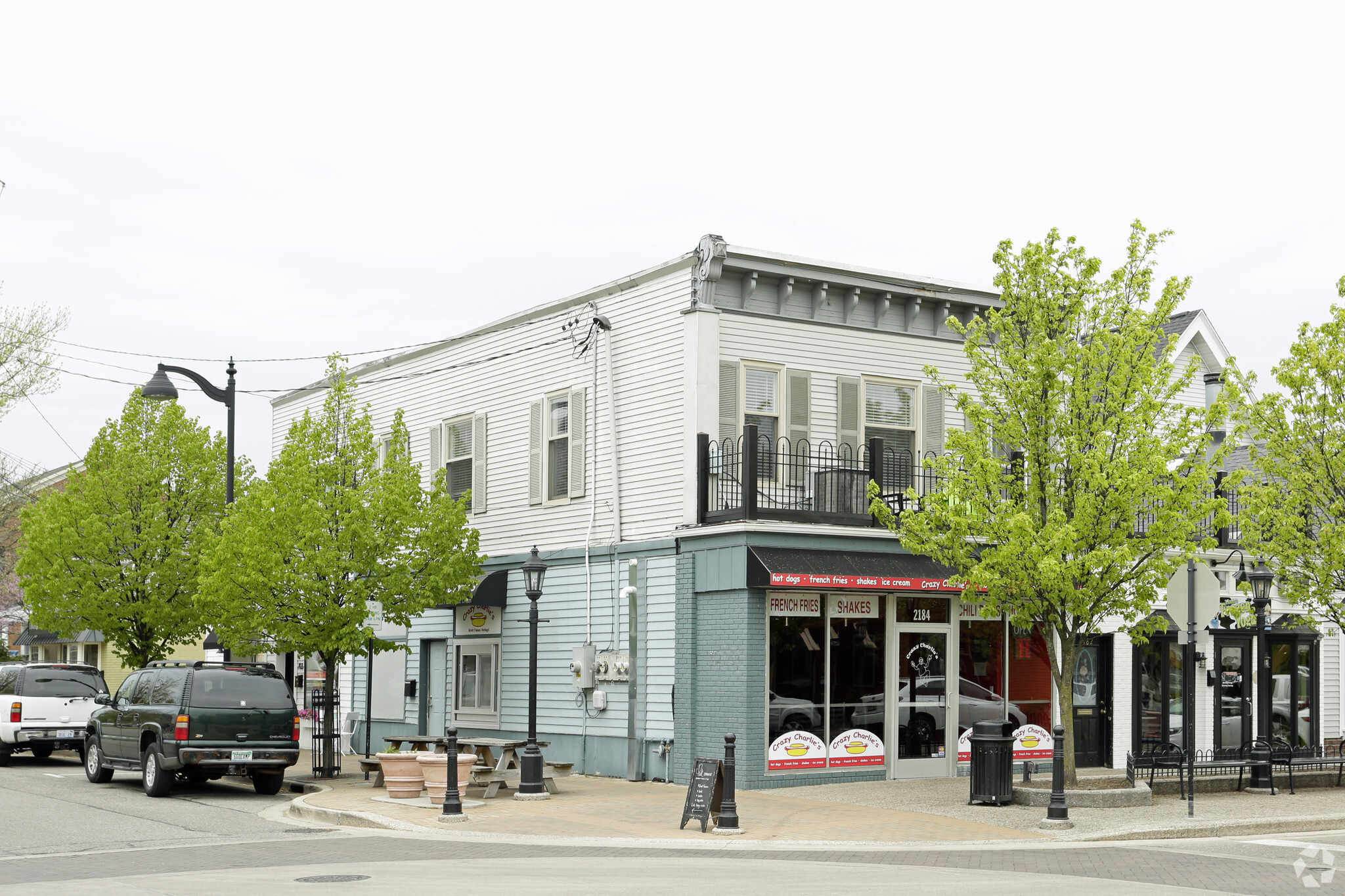 2182-2184 Wealthy St SE, Grand Rapids, MI à louer Photo principale– Image 1 sur 3