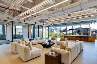 141 E Houston St, New York, NY à louer Photo intérieure– Image 2 sur 6