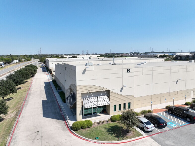 11827 Tech Com, San Antonio, TX à louer - Photo de l’immeuble – Image 3 sur 4