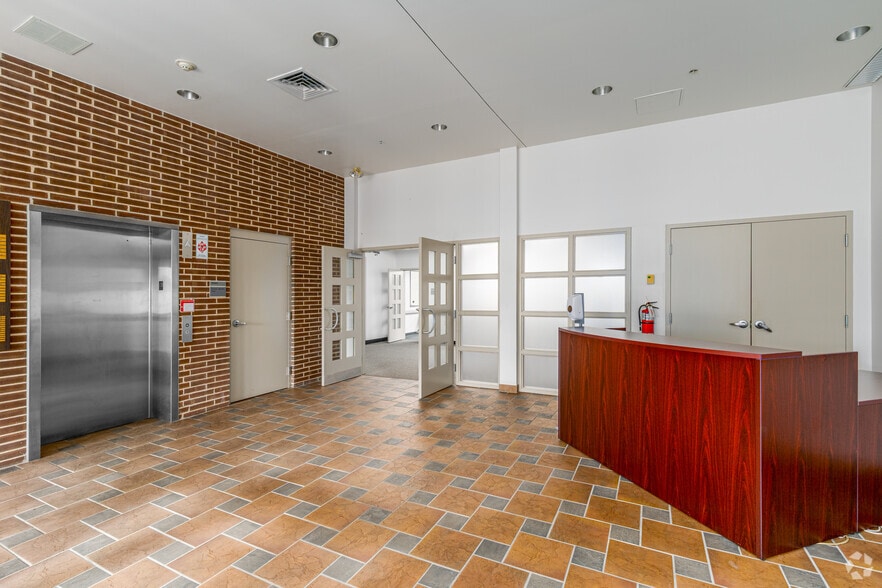 800 Barksdale Rd, Newark, DE à vendre - Hall d’entrée – Image 3 sur 24