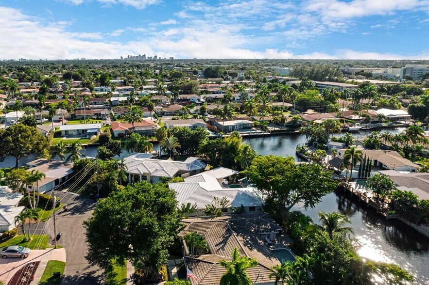 5821 NE 14th Way, Fort Lauderdale, FL à vendre - Photo de l’immeuble – Image 2 sur 19