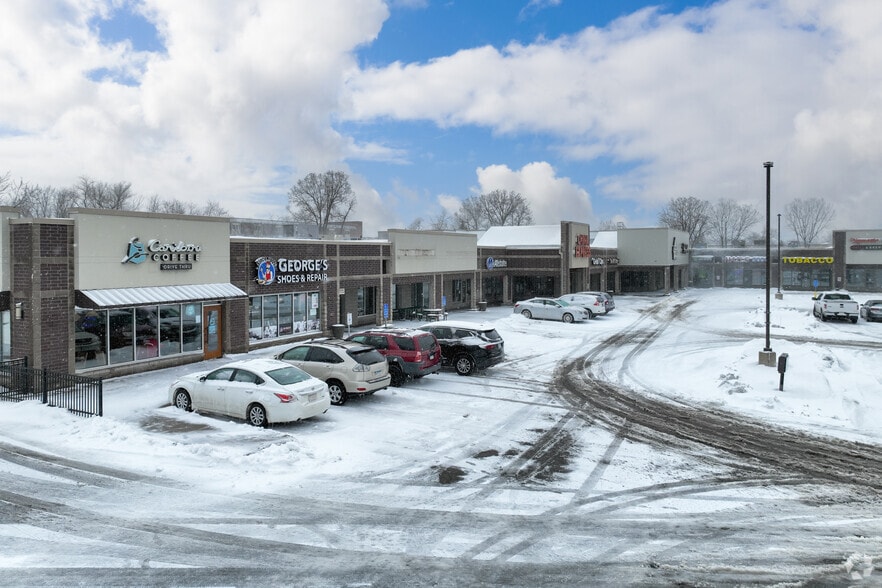 3673 Lexington Ave N, Arden Hills, MN à louer - Photo de l’immeuble – Image 2 sur 6