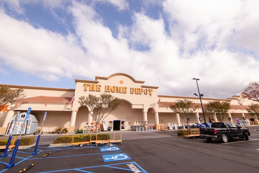 905 El Camino Real, Atascadero, CA à louer - Photo de l’immeuble – Image 1 sur 13