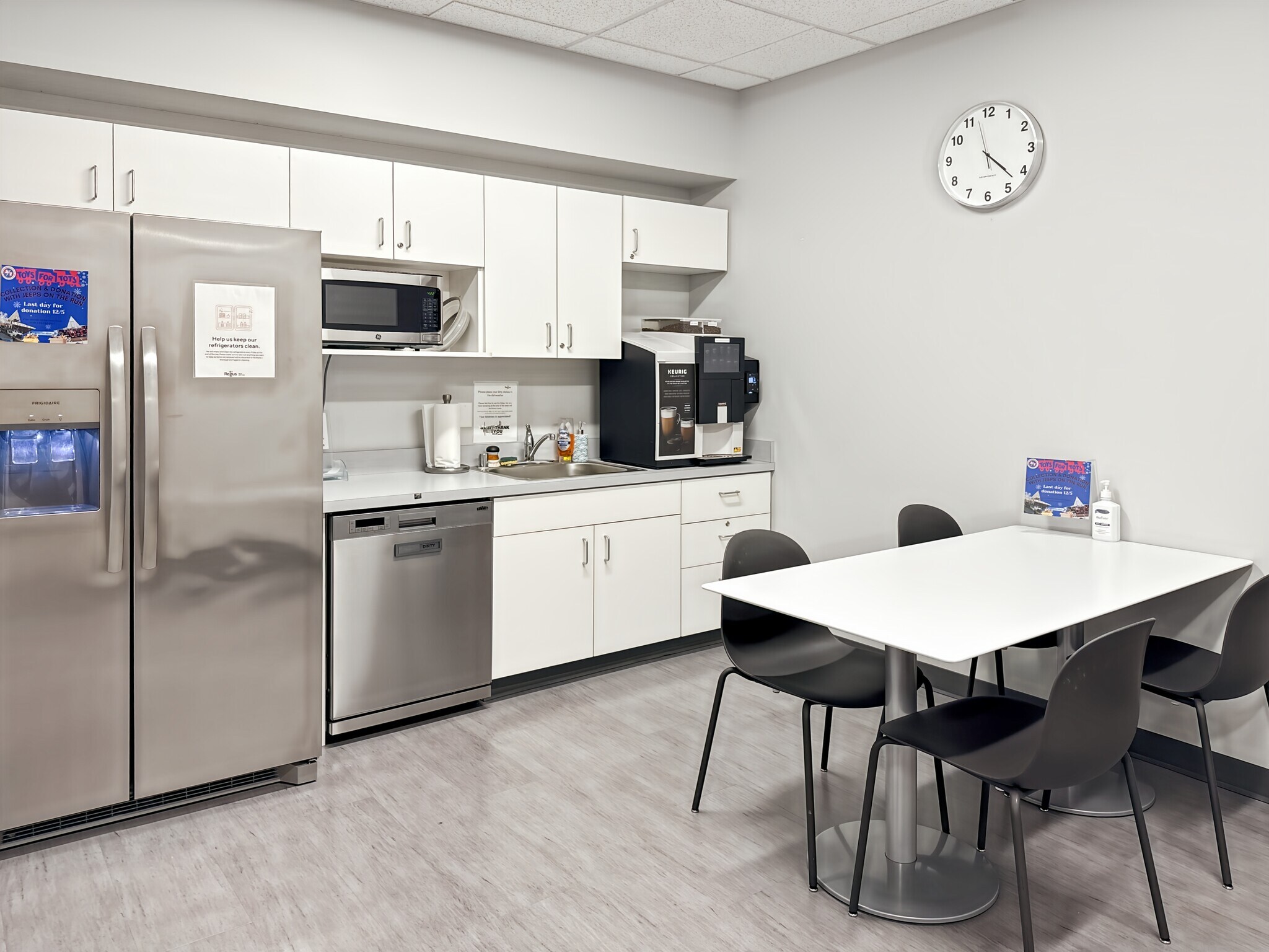 9000 W Chester St, Milwaukee, WI à louer Photo de l’immeuble– Image 1 sur 15