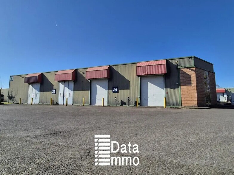 Industriel/Logistique dans Saint-Thibault-des-Vignes à louer - Photo de l’immeuble – Image 3 sur 7