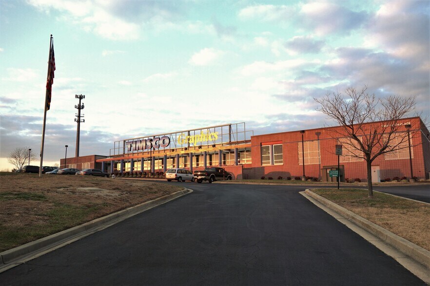 UNDER CONTRACT: 15 AC Industrial w/ BLDG portefeuille de 4 biens à vendre sur LoopNet.fr - Photo de l’immeuble – Image 3 sur 8