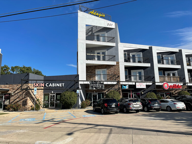 501-517 S Locust St, Denton, TX à louer - Photo de l’immeuble – Image 1 sur 2