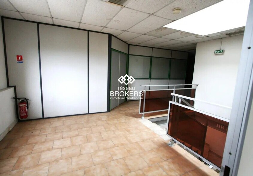 Bureau dans Aubagne à louer - Photo de l’immeuble – Image 3 sur 8