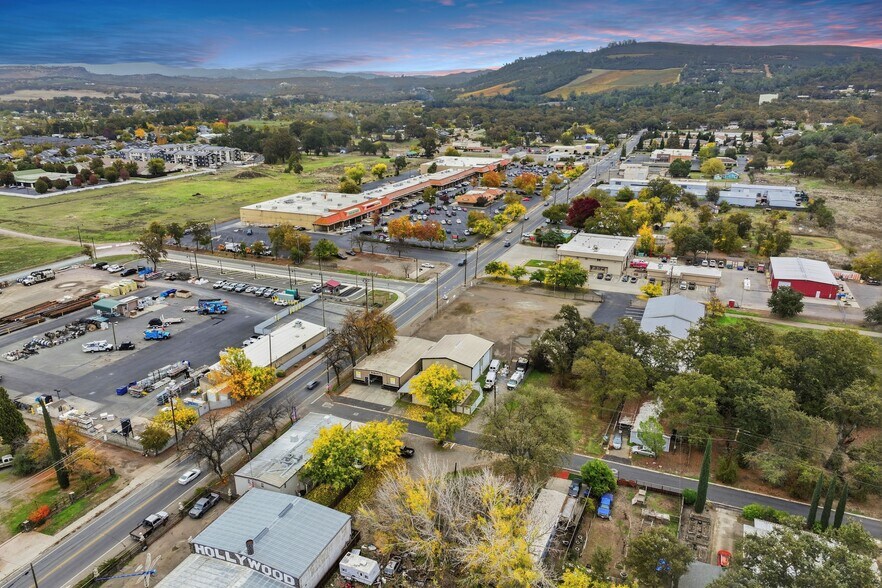 3511 Redwood St, Clearlake, CA à vendre - Photo de l’immeuble – Image 2 sur 39