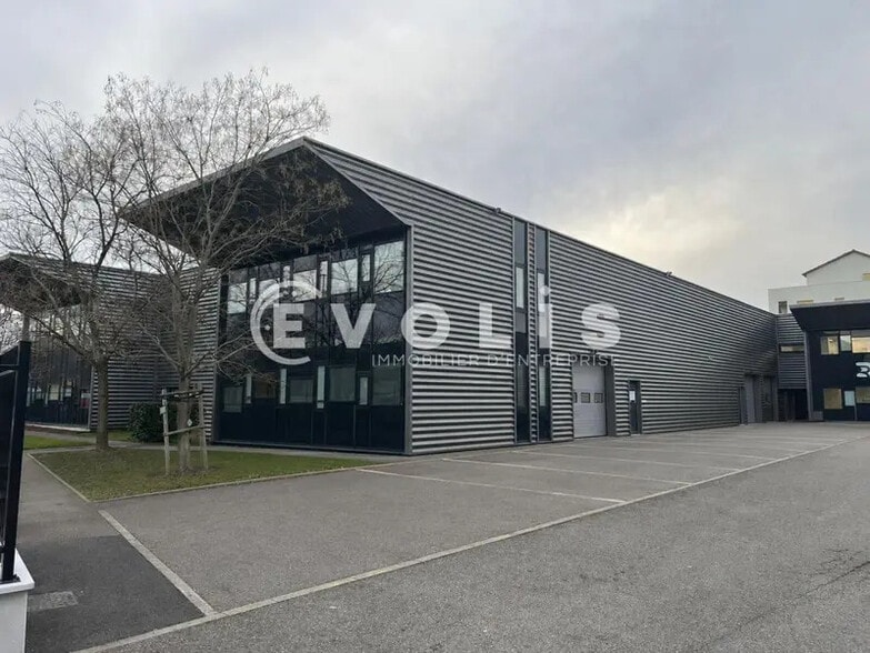 2 Rue Roger Planchon, Vénissieux à vendre - Photo de l’immeuble – Image 1 sur 14