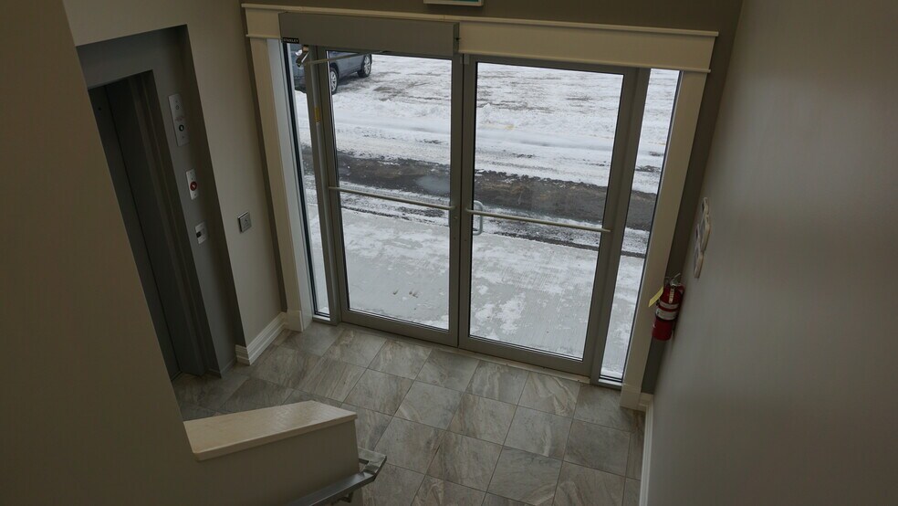 366 Midland Ave, Midland, ON à louer - Photo de l’immeuble – Image 3 sur 5