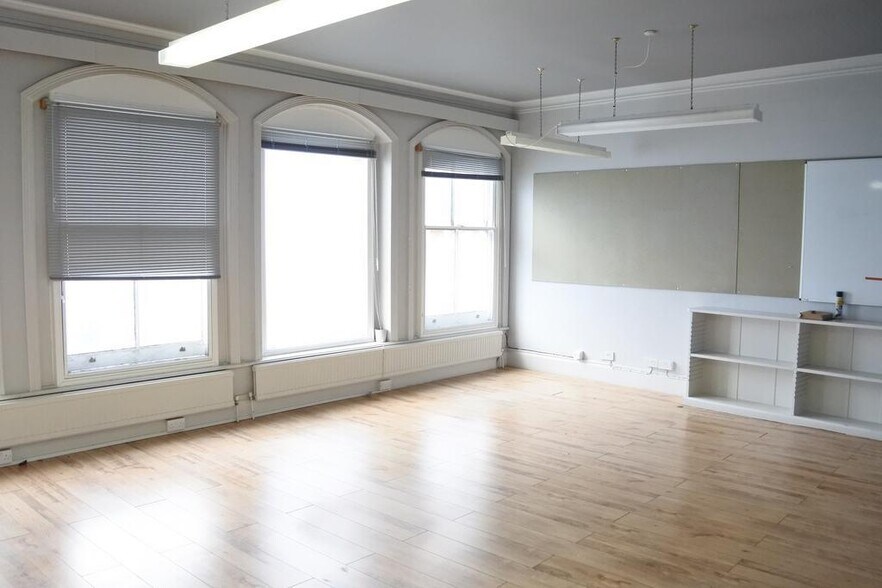 44 High St, Malmesbury à louer - Photo intérieure – Image 2 sur 7