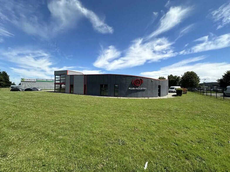 Local d'activités dans Martin-Église à vendre - Photo de l’immeuble – Image 1 sur 14