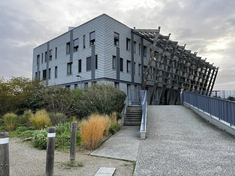 22 Avenue Lionel Terray, Jonage à louer - Photo de l’immeuble – Image 3 sur 3