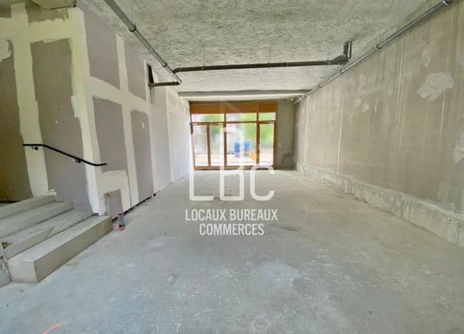 Plus de détails pour Local commercial à vendre