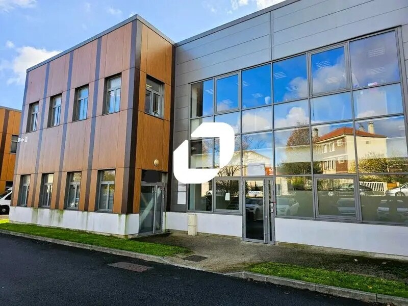 Local d’activités dans Saint-Denis à louer Photo de l’immeuble– Image 1 sur 12