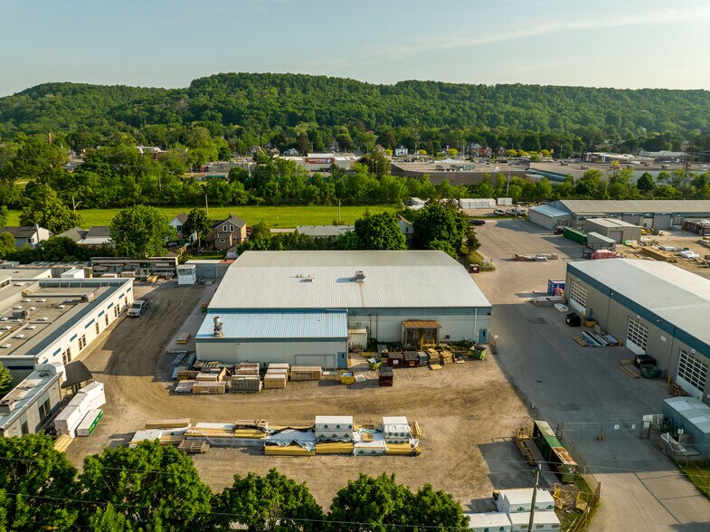 115 S Service Road portefeuille de 3 biens à vendre sur LoopNet.fr - Photo de l’immeuble – Image 3 sur 6