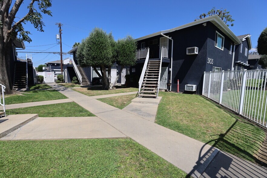 3101-3119 Abbott St, Pomona, CA à vendre - Photo de l’immeuble – Image 3 sur 8