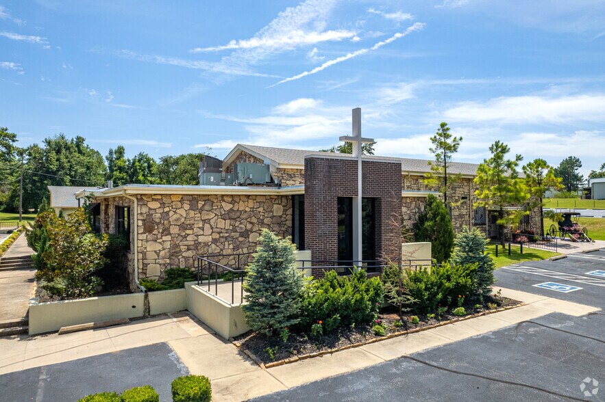 2254 W Meyers Cir, Choctaw, OK à vendre - Photo principale – Image 1 sur 44