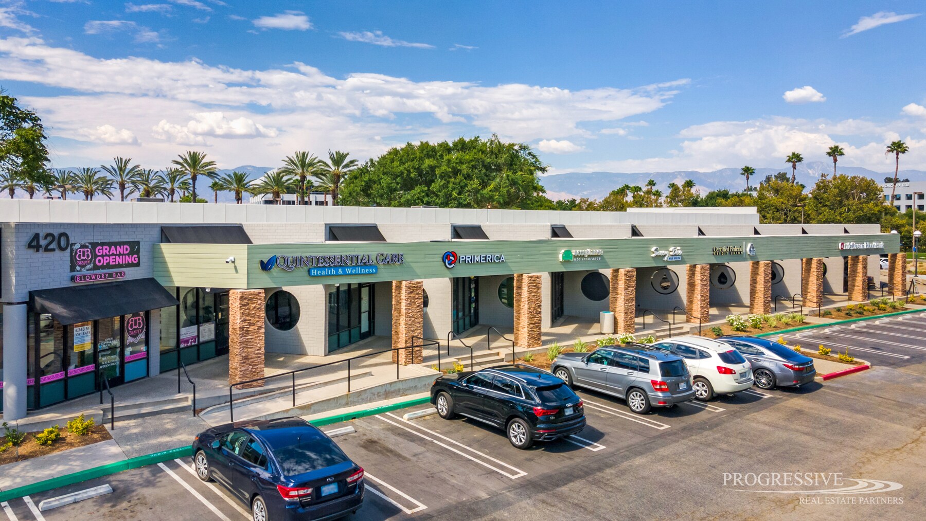 420-424 E Hospitality Ln, San Bernardino, CA à louer Photo principale– Image 1 sur 2