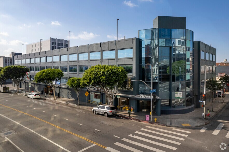 210 E Olympic Blvd, Los Angeles, CA à louer - Photo de l’immeuble – Image 2 sur 15